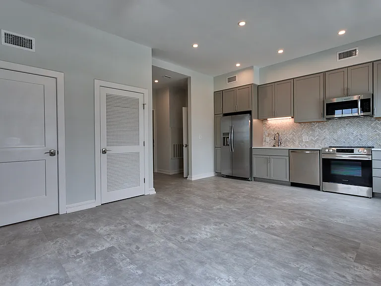 The Elliott Apartments — Photo 38