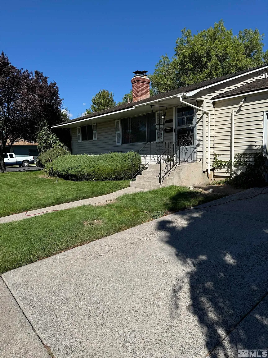 1201 Albion Way photo 1