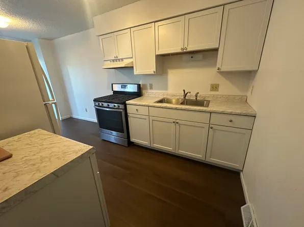 37 Manor Dr #43, Eldridge, IA 52748