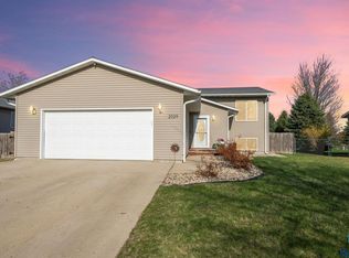 2029 David Cv, Brookings, SD 57006