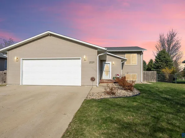 2029 David Cv, Brookings, SD 57006