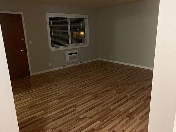 3rd image of 1890 W Belmont St #1890