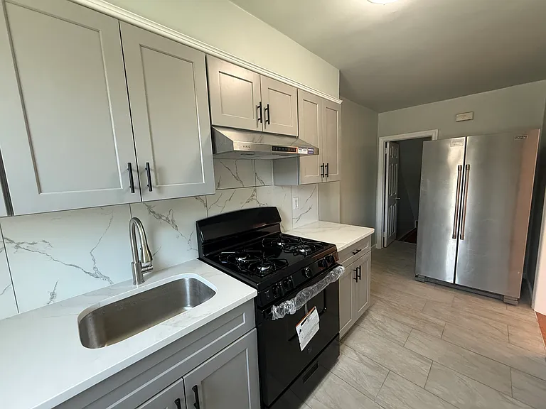 2922 Fanshawe St — Photo 8