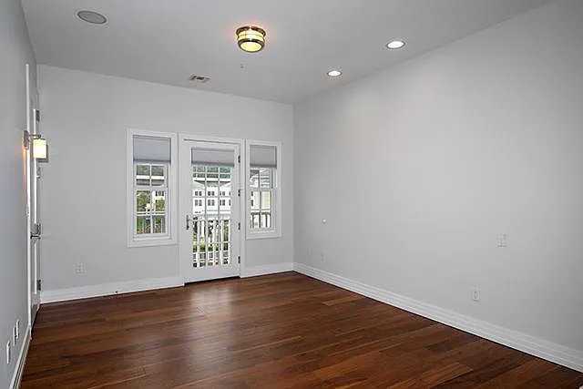 Fairfield Knolls On Roslyn Harbor — Photo 19