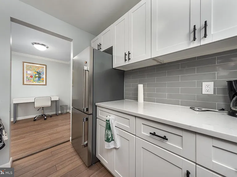 305 C St NE #104 — Photo 12