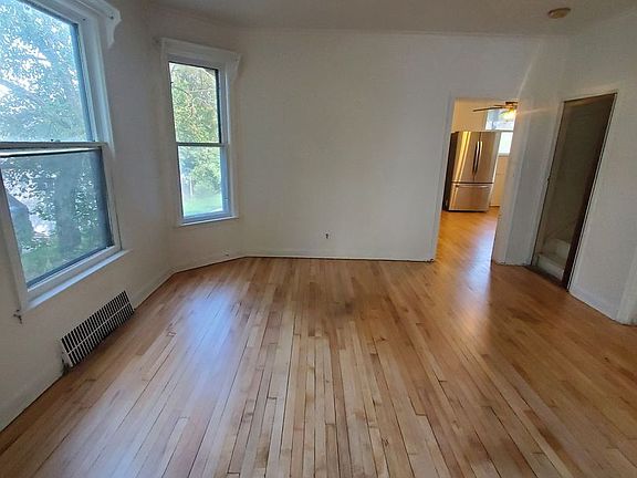 2nd image of 922 E Main St