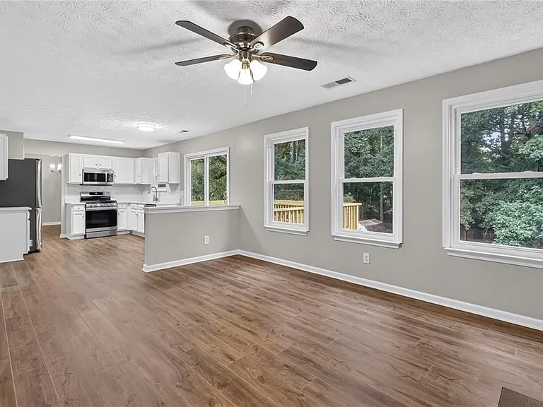 4554 Darrowby Dr — Photo 6