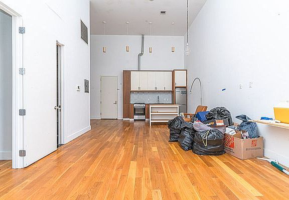 3rd image of 949 Willoughby Ave APT 208