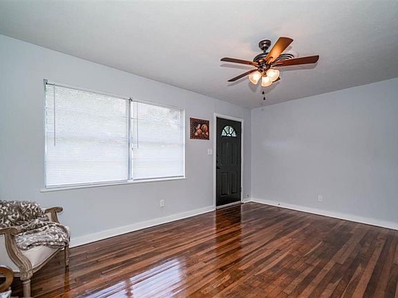 4th image of 812 Glencrest Ln