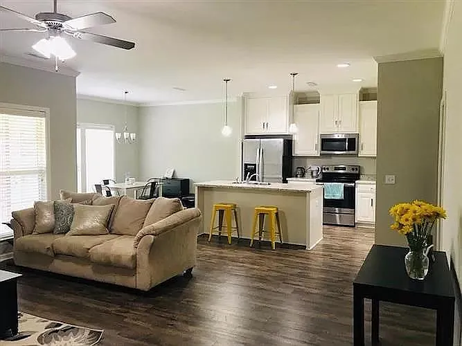 304 Huron Dr — Photo 17