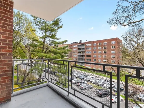 281 Garth Road #B3H, Scarsdale, NY 10583