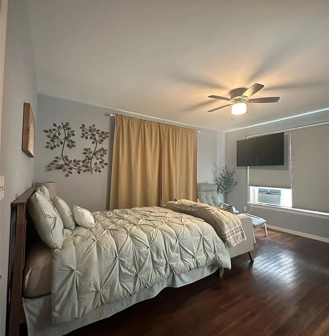 Studio, 1.0 bath, 360 sqft, $900 — Photo 1