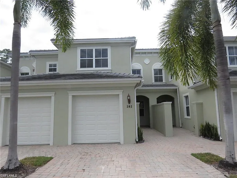 1305 Mariposa Cir #202 — Photo 1