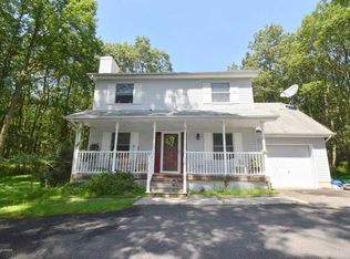 1295 N Rocky Mountain Dr, Effort, PA 18330