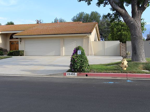 3 car garage & RV access