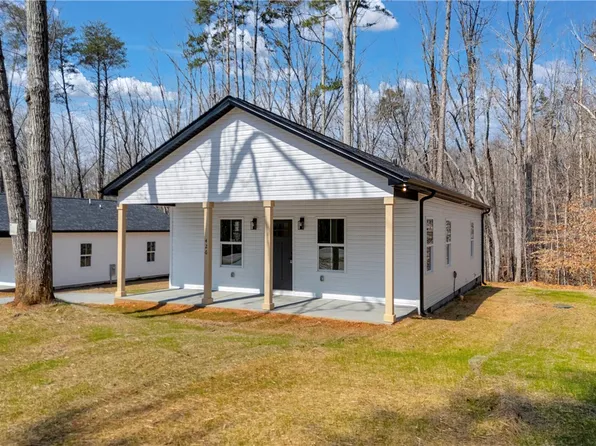 424 E Sheffield Dr, Westminster, SC 29693