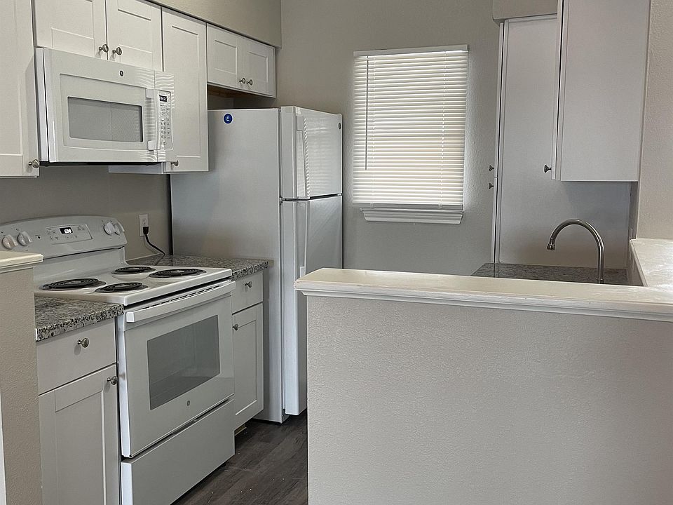 1st image of 146 W Lake Dr #400