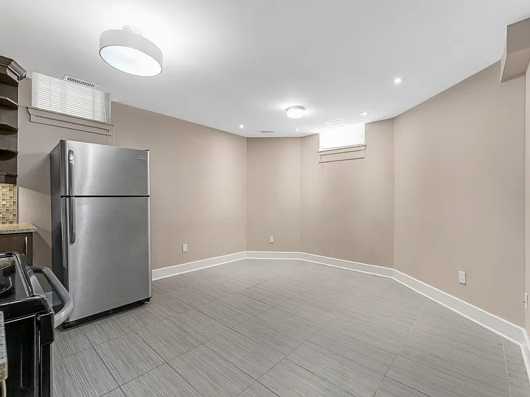 355 Gilmour St #2 — Photo 4