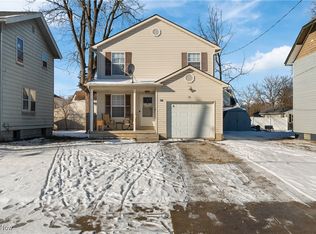 36 Devonshire Dr, Akron, OH 44312