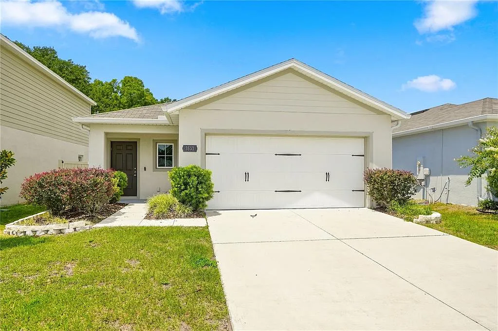 3 bed, 2.0 bath, 1500 sqft, $2,300 — Photo 2