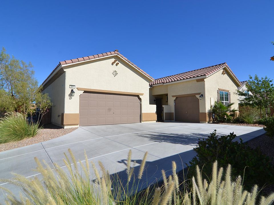 Long driveway, there are 2 separate garages (2 car garage an