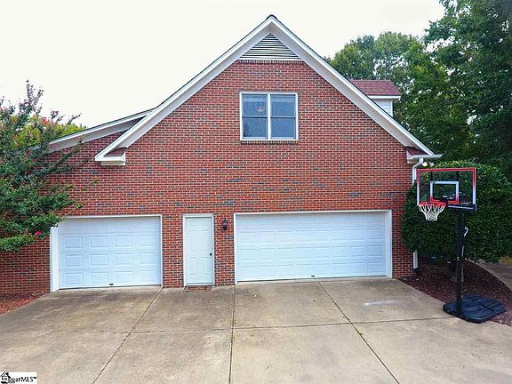 5th image of 207 E Cranberry Ln