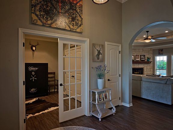 2nd image of 205 Auburn Hl