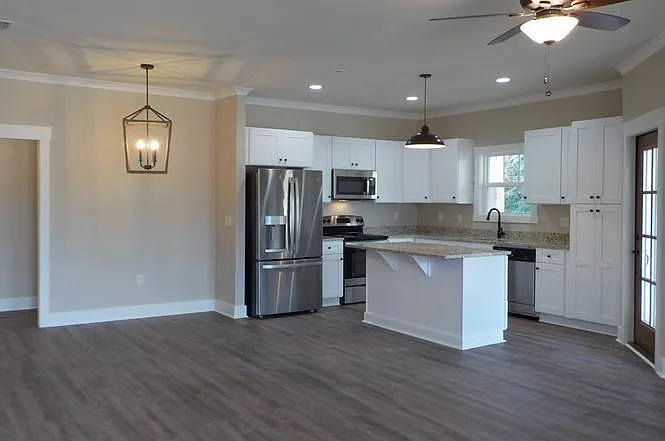 3 bed, 2.0 bath, $1,650 — Photo 3
