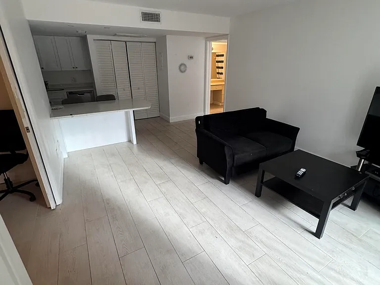 612 Executive Center Dr #102 — Photo 4