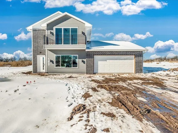 153 S Sycamore St, Valley Center, KS 67147