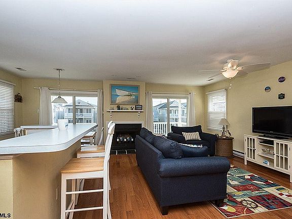 4th image of 1434 West Ave #0