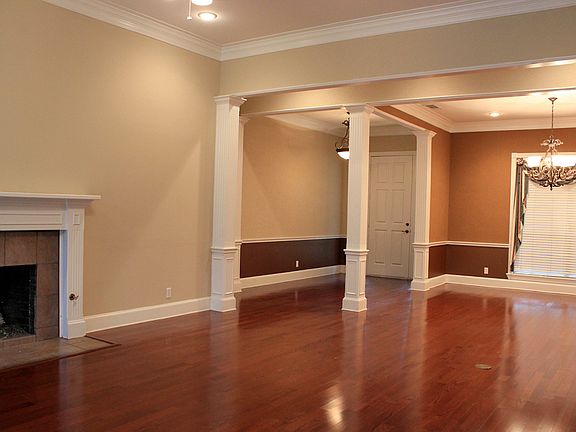 2nd image of 3525 Woods Blvd
