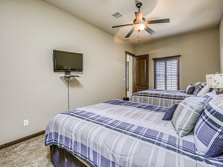 6459 Snowheights Ct — Photo 23