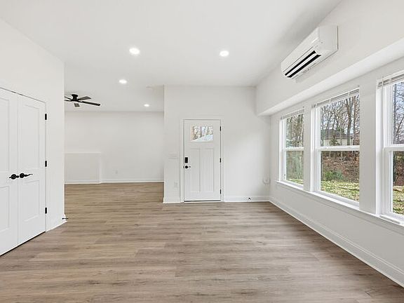 2nd image of 4402 Hill St