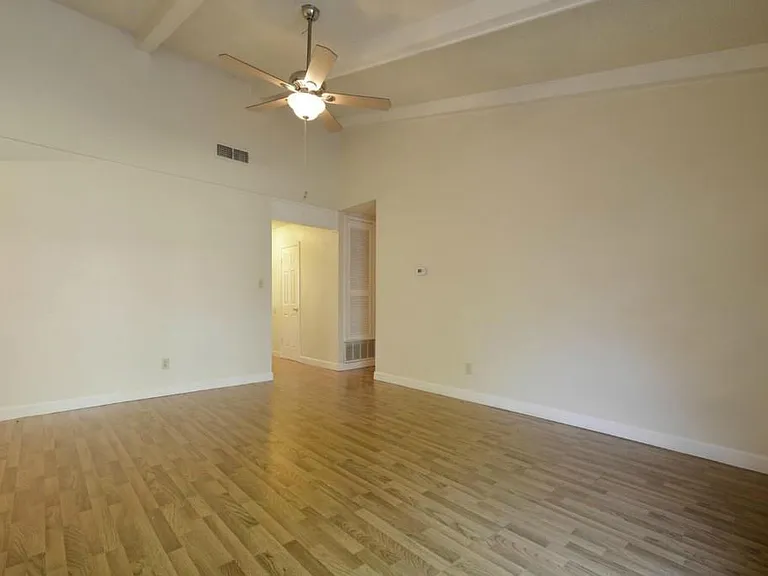 9410 E Meadow Vale — Photo 6