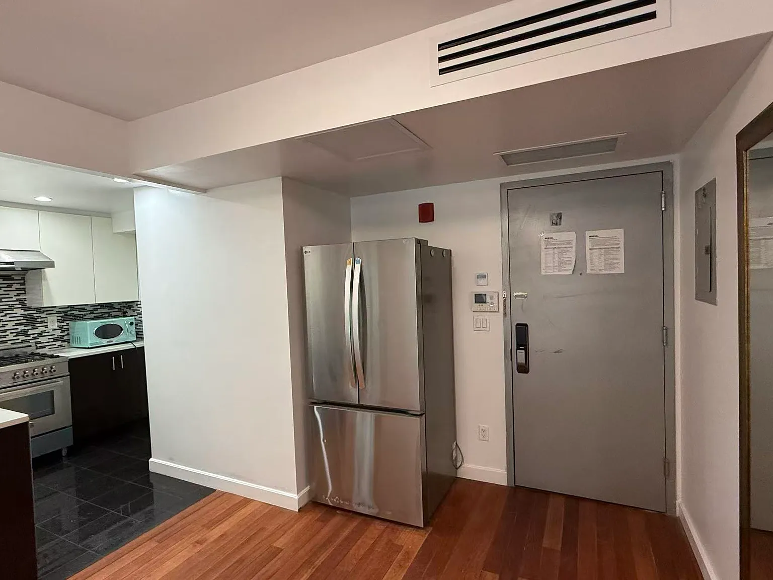2 bed, 750 sqft, $3,100 — Photo 3