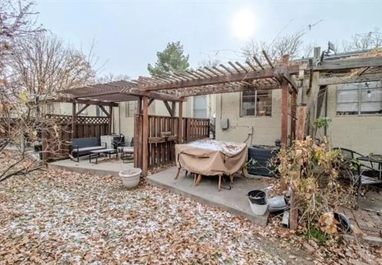 127 E Exposition Ave — Photo 8