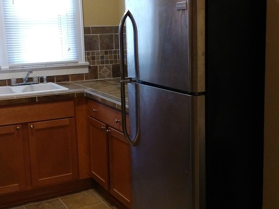 Stainless stell fridge w/ice maker