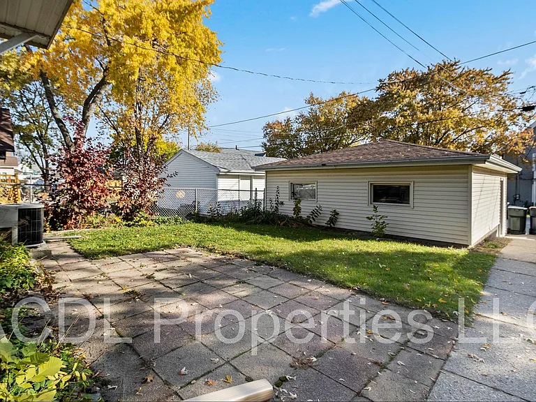 1564 S 74th St — Photo 23