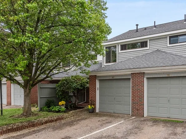 197 Greenbrook Dr #197, Stoughton, MA 02072