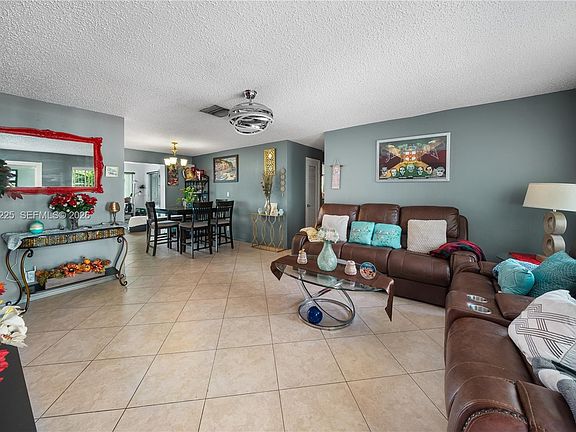 4th image of 4402 NW 44th Ave