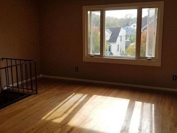 3rd image of 15 Amelia Ct #1
