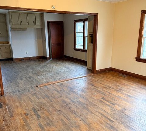 2nd image of 676 N Benton Ave