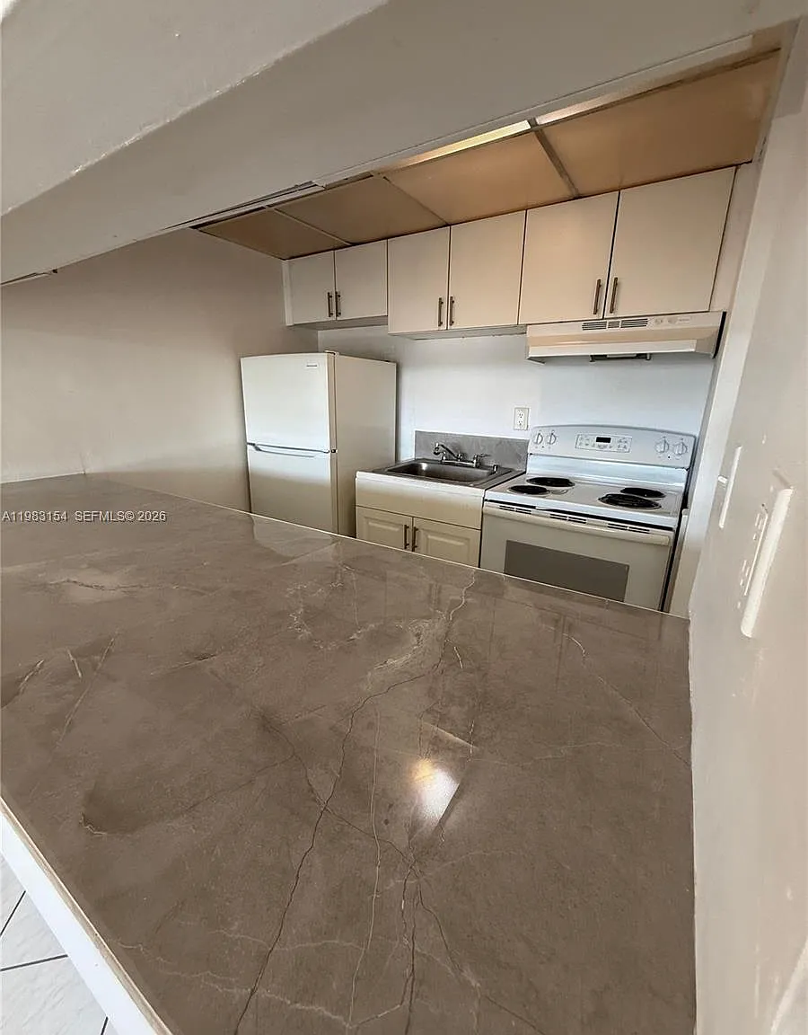 New World Condo Apts Iii — Photo 3