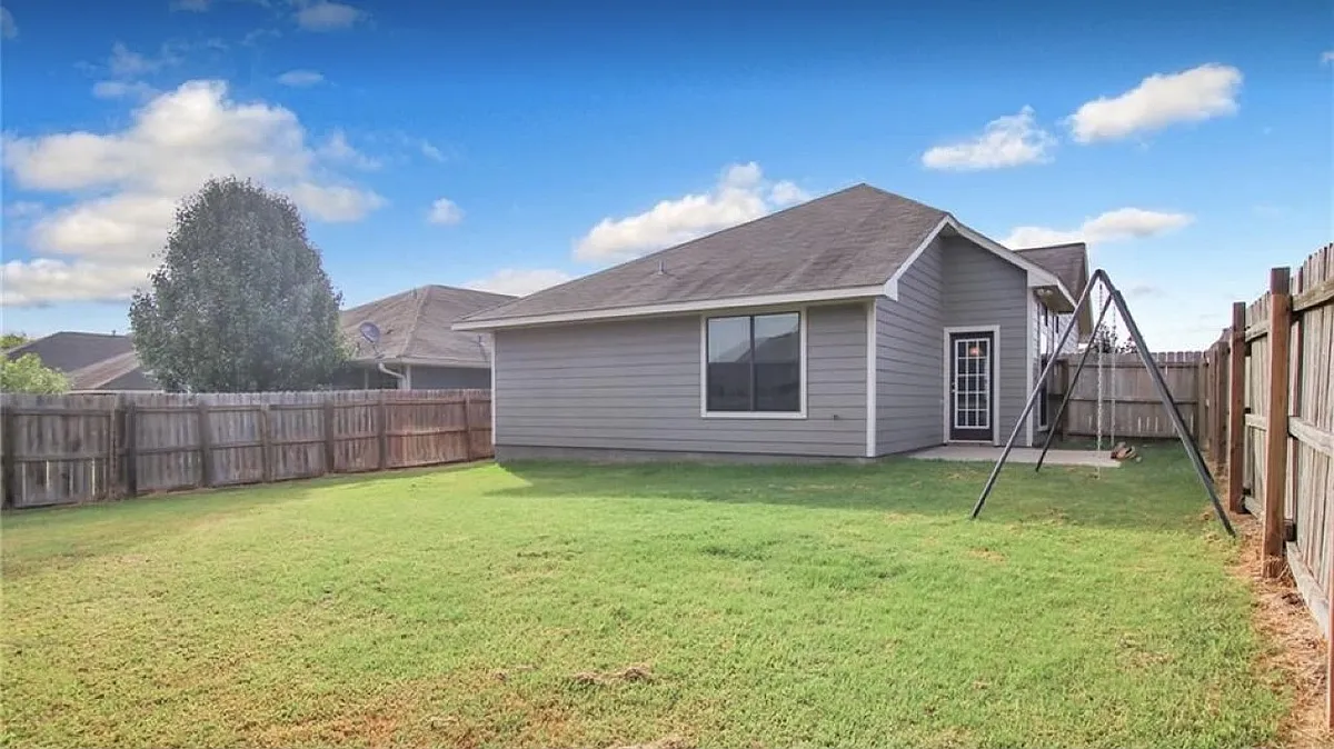 Building Photo - 2706 Silver Oak