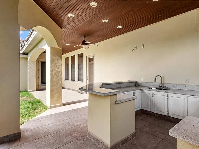 3002 Santa Monica St — Photo 36
