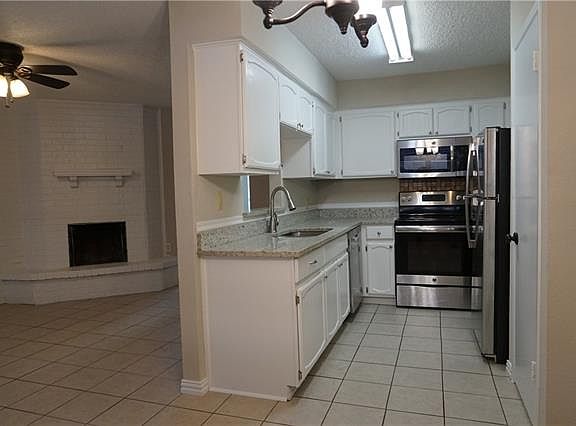 3rd image of 10 E Mountain Creek Dr