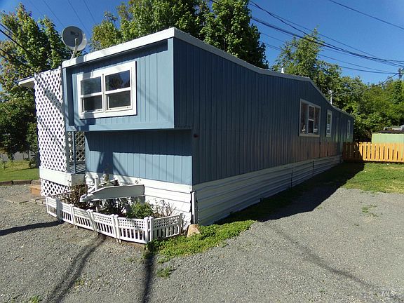5th image of 3431 8th St Trailer A