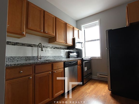 3rd image of 3631 W Dickens Ave #3639-3A