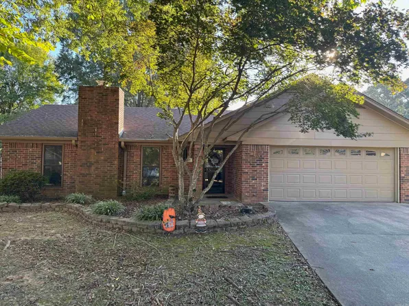 13 W Rockwood Dr, Conway, AR 72034